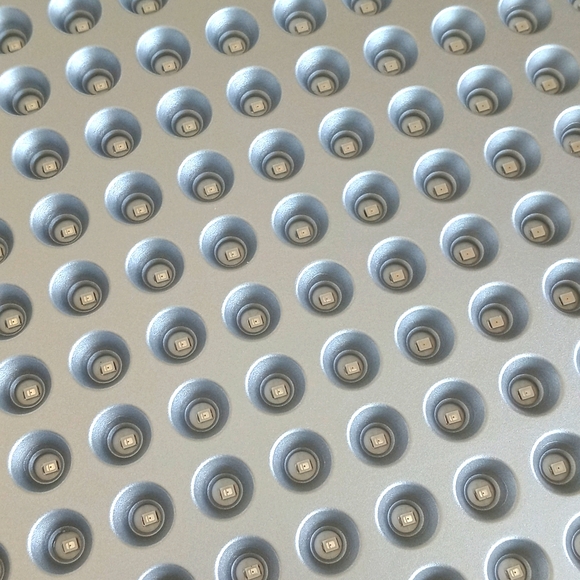 Red Light Panel New in Box (With Cord, Hanging Wires with Hooks & Instructions) - Picture 8 of 16